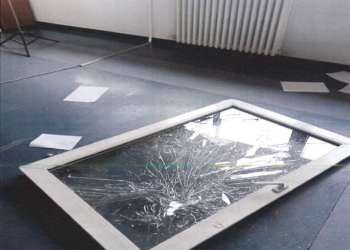 Una ventana del Concello de Vigo cae sobre una funcionaria: «Estamos cansados de la desidia y del silencio»