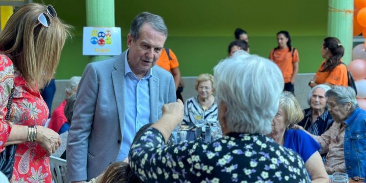 Los Coidadores de Barrio realizan una media de 1.200 acompañamientos cada mes