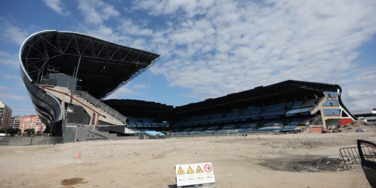 La «salvaje» panorámica de la obra de Gol permitirá ver los primeros partidos del Celta desde el exterior
