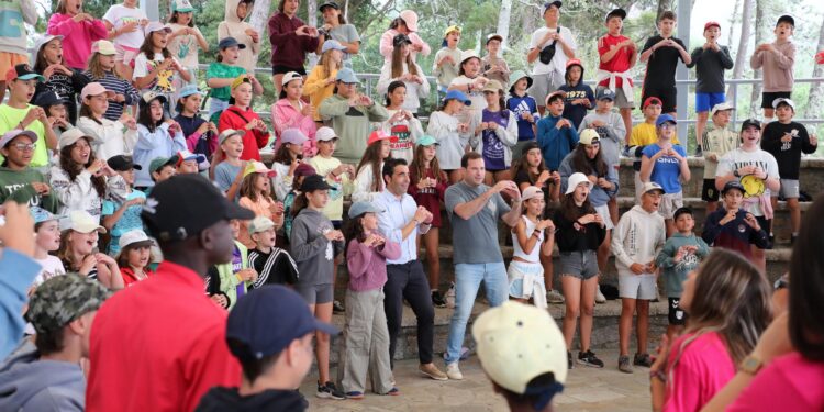 Más de 1.500 niños y niñas descubren este verano los tesoros que esconden las Rías Baixas