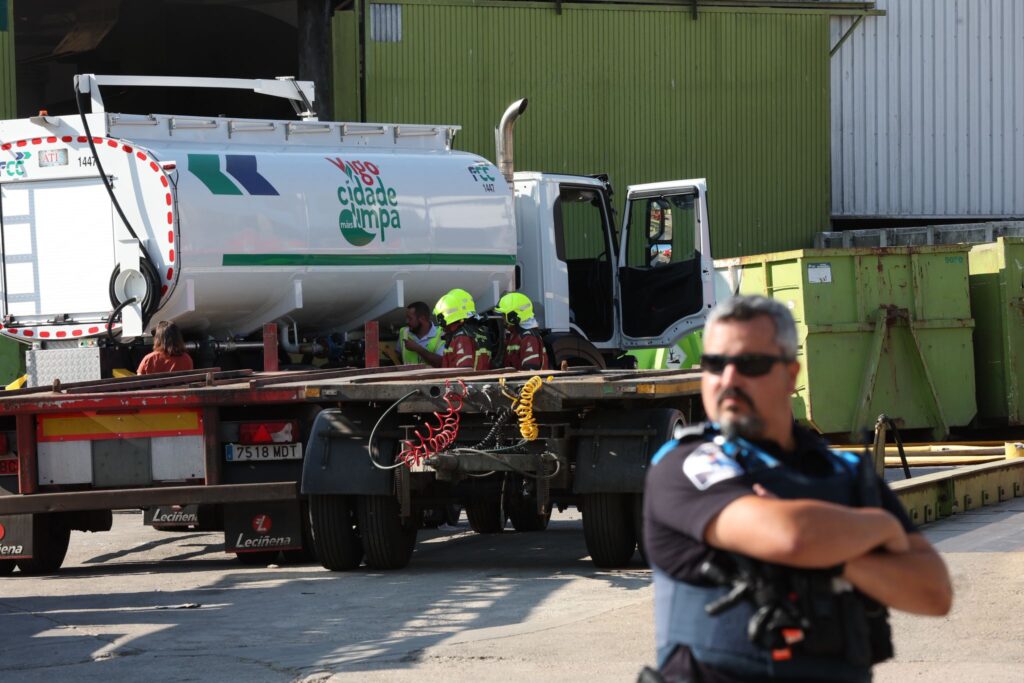 El segundo incendio de Toysal en menos de dos años afectó a la estructura de la nave y arrasó cartón y plástico