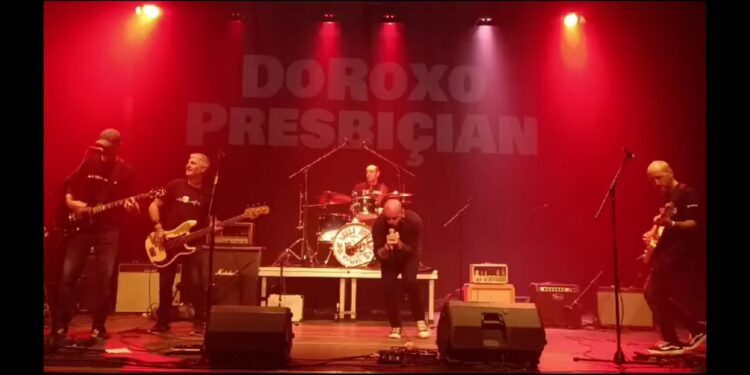 El rock existencial de DoRoxo Presbiçian irrumpe en Baiona
