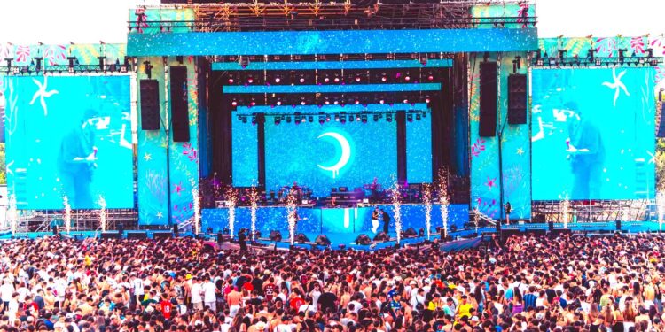 Estrellas internacionales, atracciones y un escenario colosal: el verano es sinónimo de Reggaeton Beach Festival