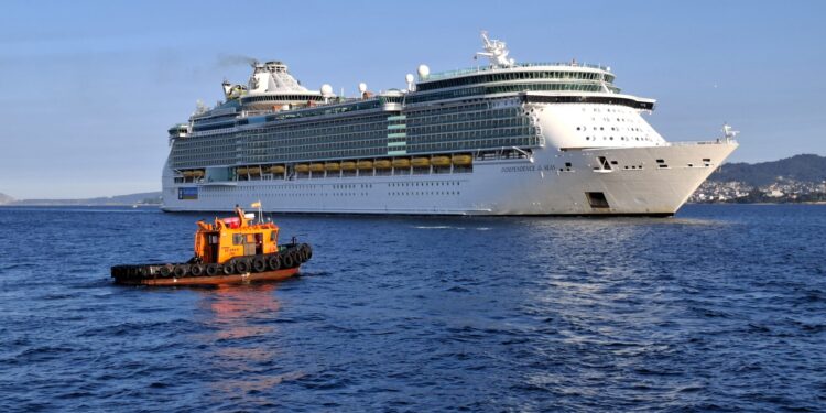 El Puerto de Vigo recibe la escala 150 del gigante «Independence of the Seas»