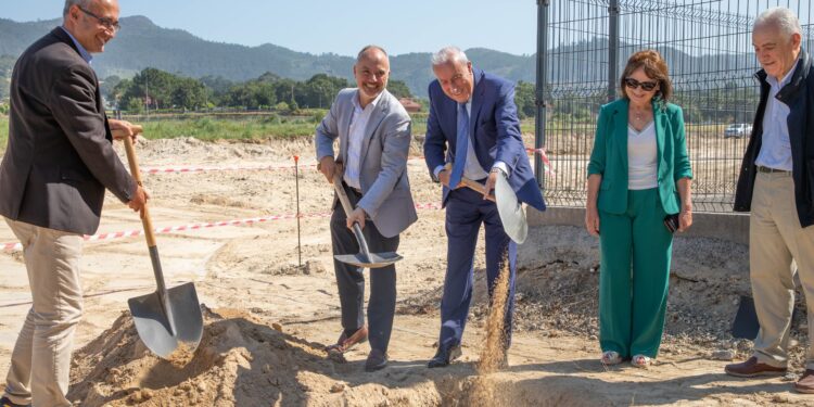 Colocada la primera piedra de la nueva factoría de Delta Vigo Aeroestructuras
