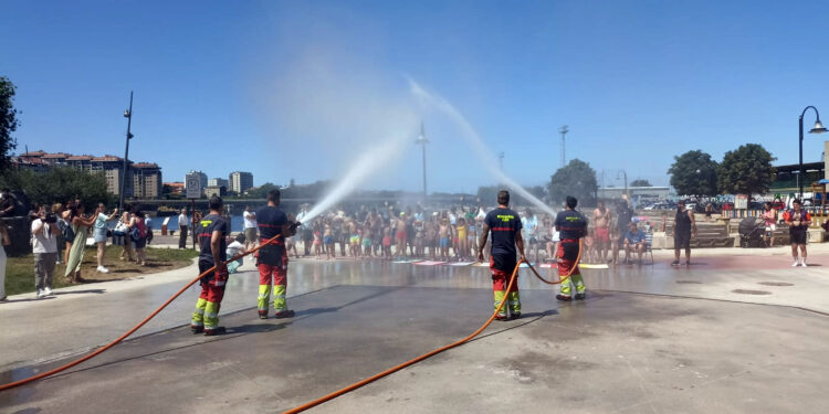 Vigo se empapó de solidaridad con ‘Móllate’ para apoyar a las personas con esclerosis múltiple