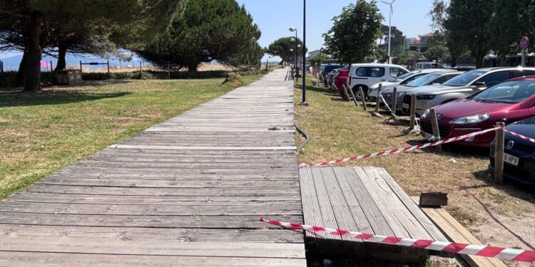 Las playas de Vigo, en plena temporada: “Hay pasarelas de madera abandonadas y duchas que no funcionan»