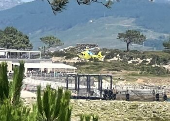 Susto en Cíes: rescatado in extremis un joven que sufrió un calambre en el agua