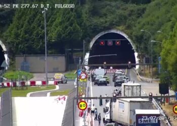 Caos en la A-52 tras el cierre (fugaz) del túnel de A Cañiza