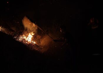 A Cañiza estrena el sistema de alertas masivo: los vecinos, obligados a confinarse ante el grave incendio