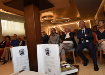 Fernando Castro Paredes recibe o Premio Galaxia de Novela