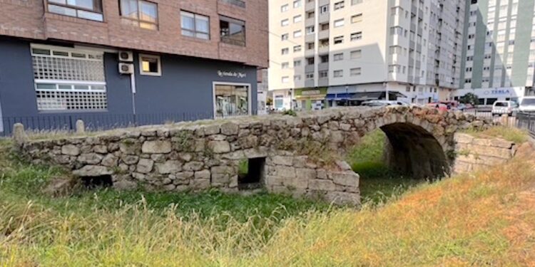 Un puente medieval en la ciudad de Vigo