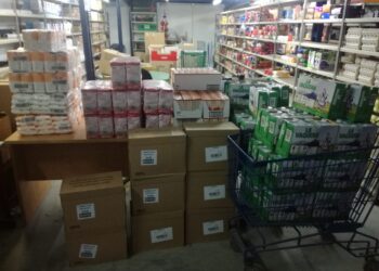 Una donación anónima aporta casi una tonelada de alimentos a la campaña de Mos Axuda