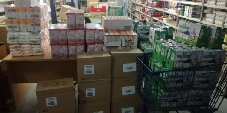 Una donación anónima aporta casi una tonelada de alimentos a la campaña de Mos Axuda