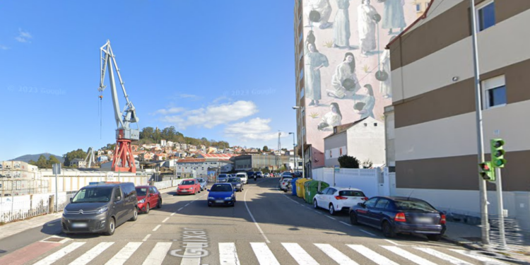 Detenido en Vigo tras saltar un muro de tres metros, entrar en el piso de su expareja, agredirla y romper muebles