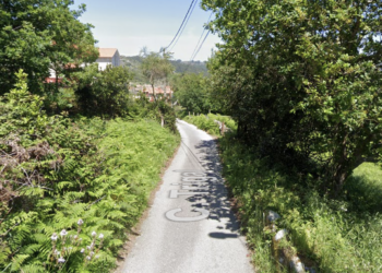 Rescatada una mujer en Cangas tras caer su vehículo por un desnivel de 10 metros