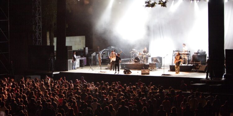 Denuncian «discriminación» en los conciertos de Castrelos: «¿Por qué cualquier persona puede comprar cuatro entradas y ellos solo dos?»