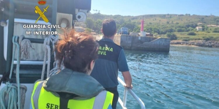 Trasladada al hospital una mujer que sufrió una fuerte crisis de ansiedad en la isla de Ons