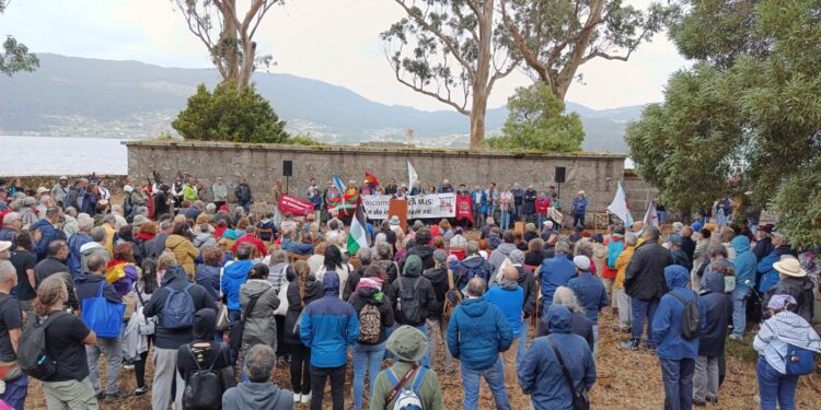 El homenaje a las víctimas del franquismo en la isla de San Simón urge su declaración como lugar de memoria