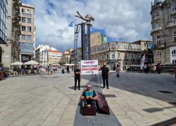 El malestar de vecinos de Sanabria por la supresión de paradas del AVE llega a Vigo: «En 20 años desapareceremos»