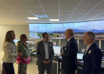 Caballero, «encantado» de que Vigo tenga la primera torre de control digital: «Es la vanguardia»