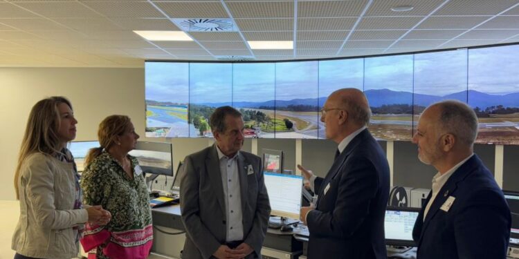 Caballero, «encantado» de que Vigo tenga la primera torre de control digital: «Es la vanguardia»