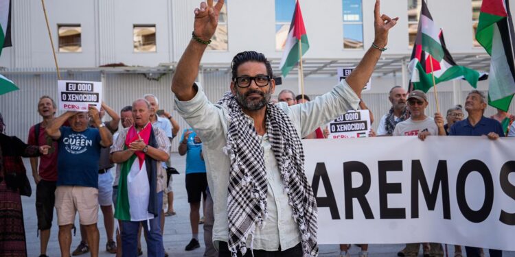 El dueño del local de Vigo que expulsó a turistas israelíes declara arropado ante el juez