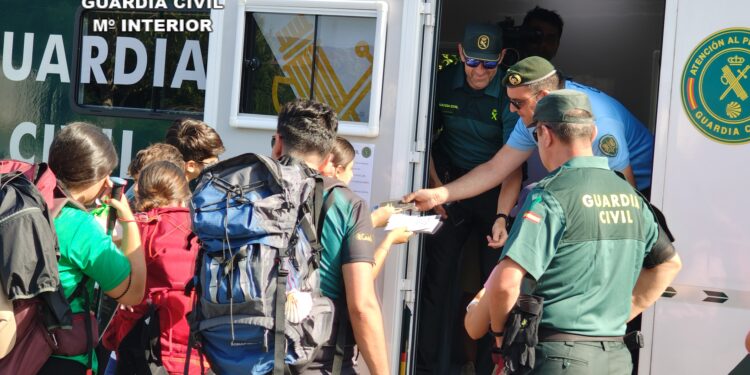 La Guardia Civil inicia la campaña de seguridad en el Camino de Santiago