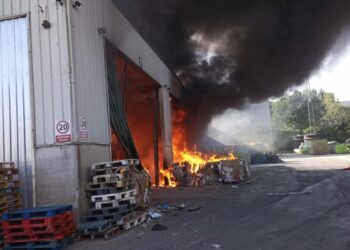 El incendio de Toysal calcina la parte nueva de la nave: así se vio a vista de pájaro