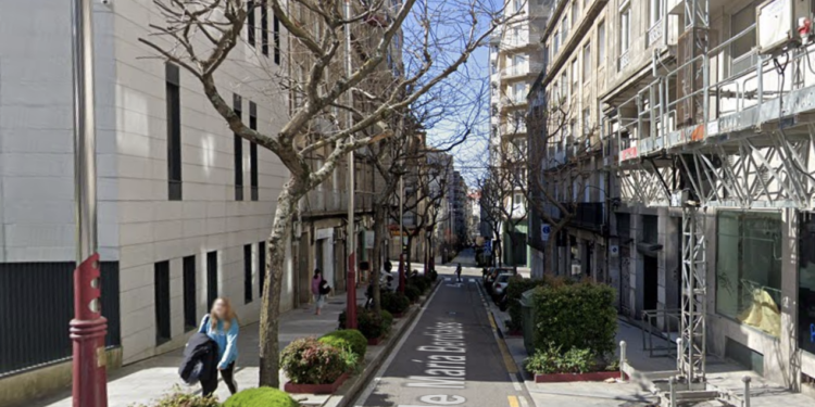 Arrestado un joven en Vigo por aporrear la puerta de un edificio del que tenía orden de alejamiento