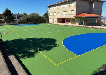 Caballero anuncia obras en 13 colegios de Vigo por un millón de euros «sin tener competencias porque son de la Xunta»