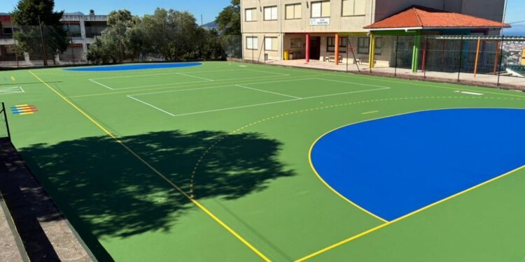 Caballero anuncia obras en 13 colegios de Vigo por un millón de euros «sin tener competencias porque son de la Xunta»