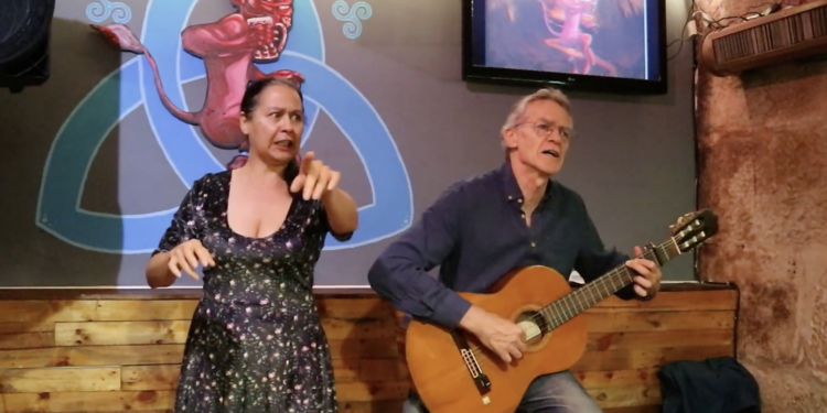 La poesía y la música se entrelazan en Vigo a través del espectáculo Entre mi isla y tu puerto