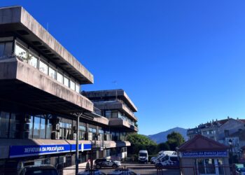 Arrestada en Vigo una mujer con varias órdenes de detención tras ser interceptada por aparcar mal