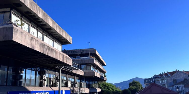 Arrestada en Vigo una mujer con varias órdenes de detención tras ser interceptada por aparcar mal