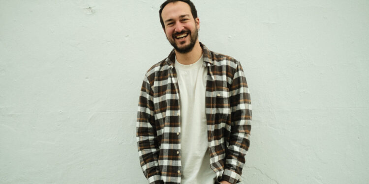 A poesía irreverente de Samuel L. París pecha o festival Máis Alto que o Ceo