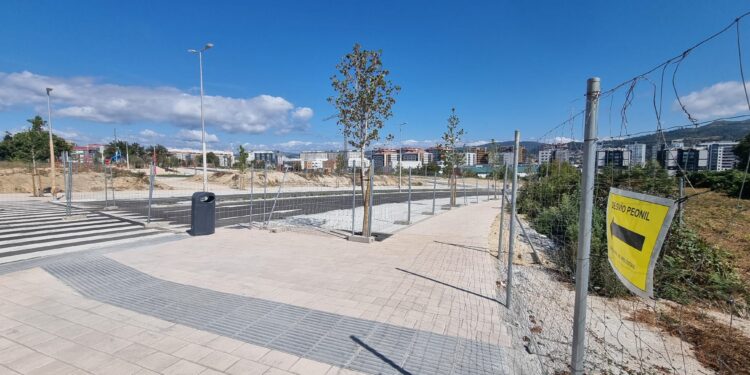 Los dos barrios de Navia, más cerca: una reciente conexión peatonal enlaza la zona antigua con la nueva