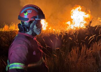 Alerta máxima por graves incendios al norte de Portugal: desalojos, evacuaciones y bomberos heridos