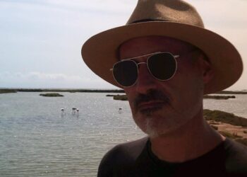 Un mar de poesía tomará el Casco Vello: Enric deSombra presenta su primer libro