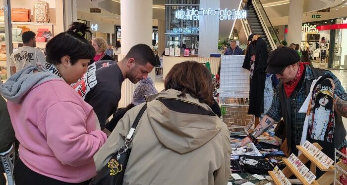 Gran Vía de Vigo se llena de arte: llega el Mercado de Ilustración Mona