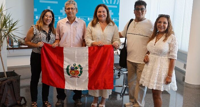 La Xunta se reúne con la comunidad peruana para impulsar su integración y formación laboral