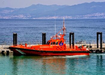 Evacuación de un turista por una fractura en Cíes
