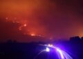 La magnitud de los incendios se agrava en una jornada de retorno: sin tren y con peligro en las carreteras