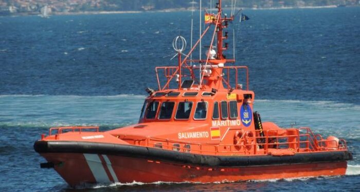 Orcas dejan sin gobierno a un velero frente a las costas de Vigo