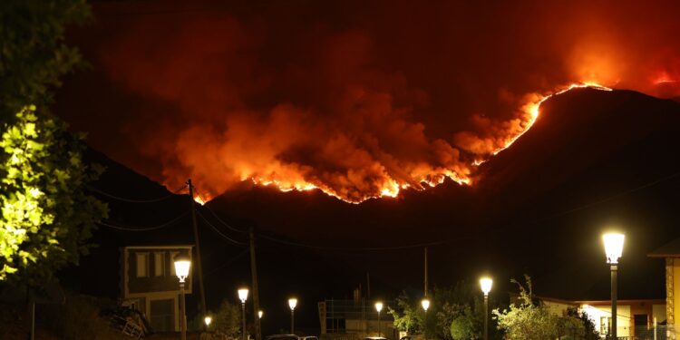 Galicia logra avances favorables frente a los incendios: cuatro estabilizados