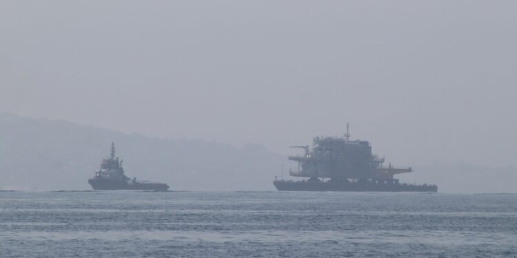 Una enigmática estructura irrumpe en la Ría de Vigo