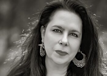 Ana M. González Presenta en Vigo su puente poético entre Oriente y Occidente