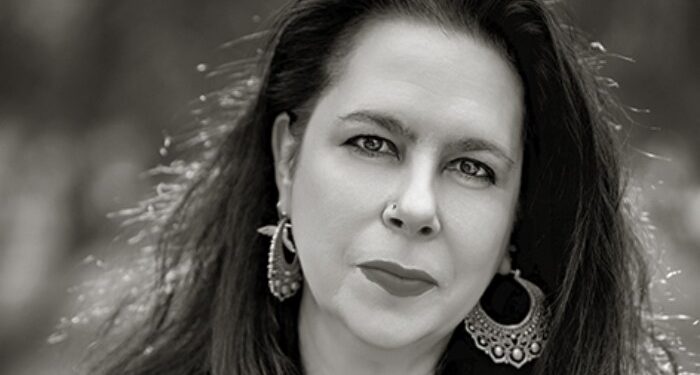 Ana M. González Presenta en Vigo su puente poético entre Oriente y Occidente