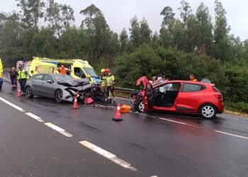 Tres heridos en un aparatoso accidente entre Cuntis y Caldas de Reis