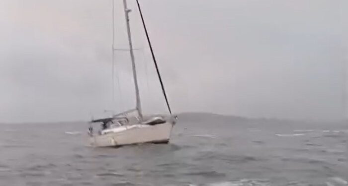 Un velero a la deriva tras un nuevo ataque de orcas cerca de Ons